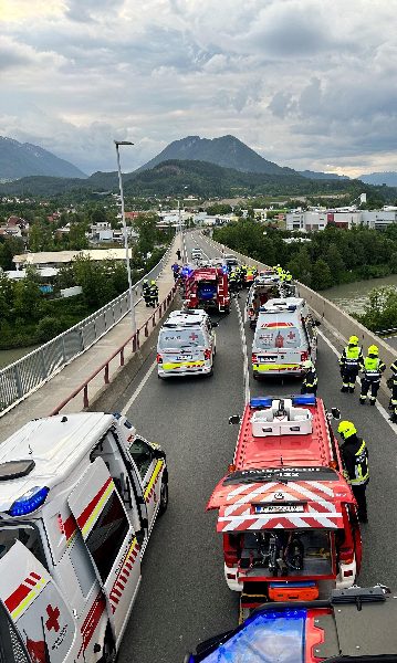 Verkehrsunfall Rennsteinerbrücke mit mehreren eingeklemmten Personen (Bild 2)